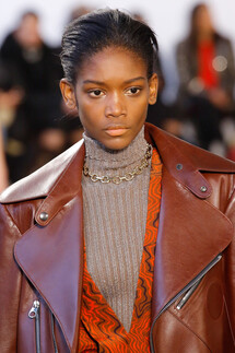 Details Chloé Fall 2018 Ready-to-Wear , Детали коллекции Хлоя осень зима 2018 , Fashion show , неделя моды в Париже , PFW , Paris Fashion Week , Mainstyles